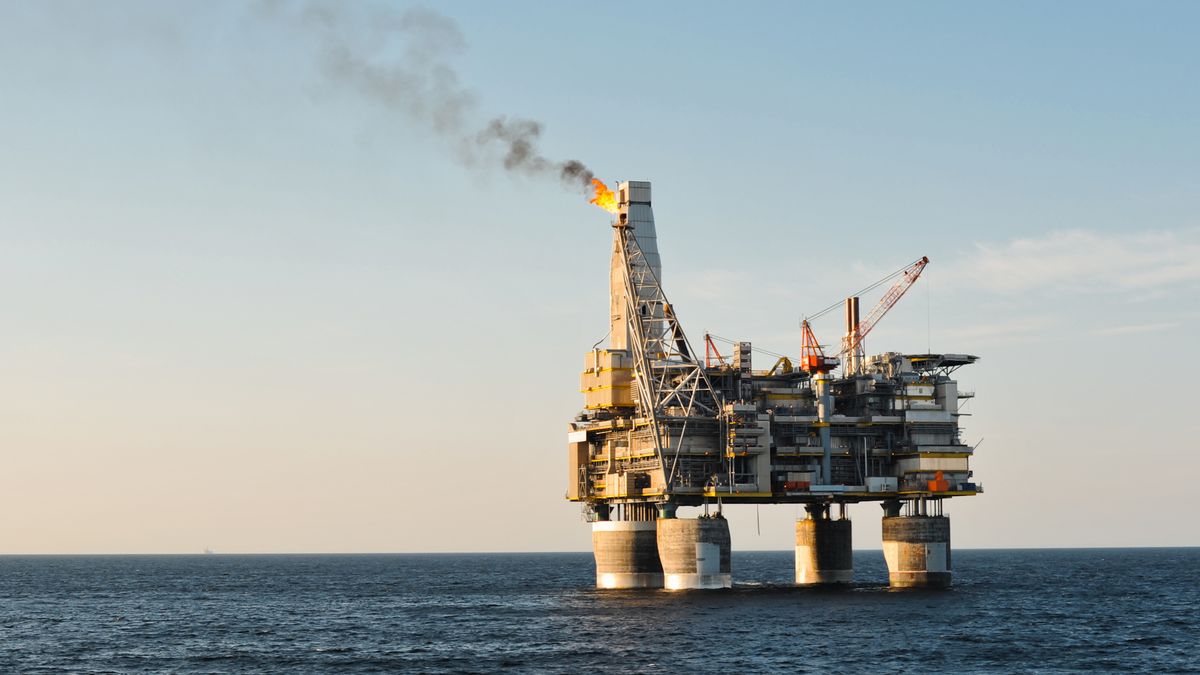 Část zemí OPEC+ se dohodla, že prodlouží omezení těžby ropy